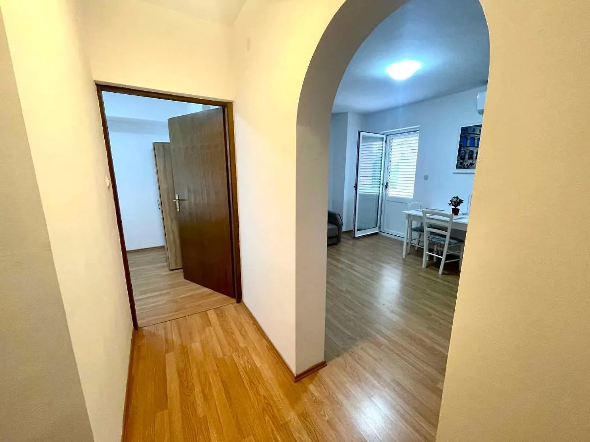 Apartments In Jadranovo 45258
