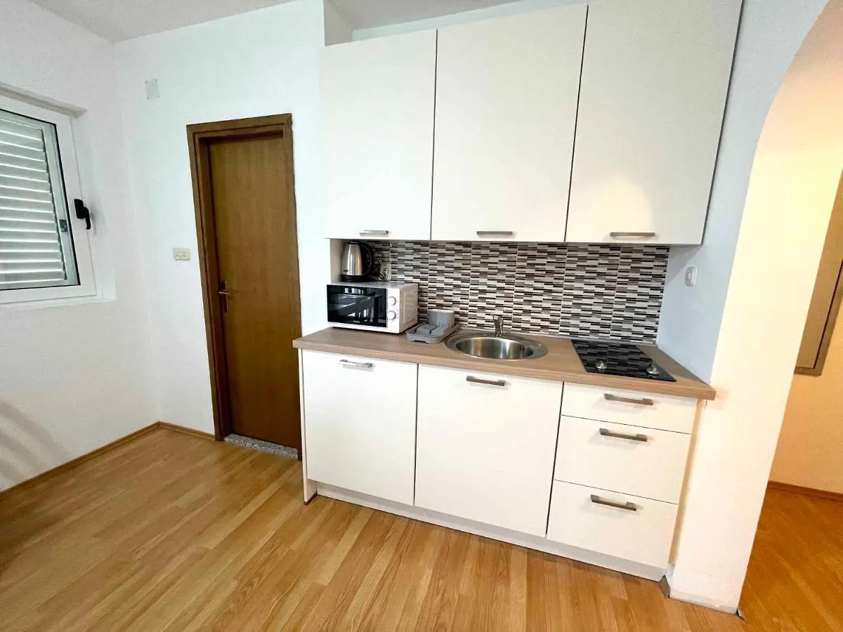 Apartments In Jadranovo 45258