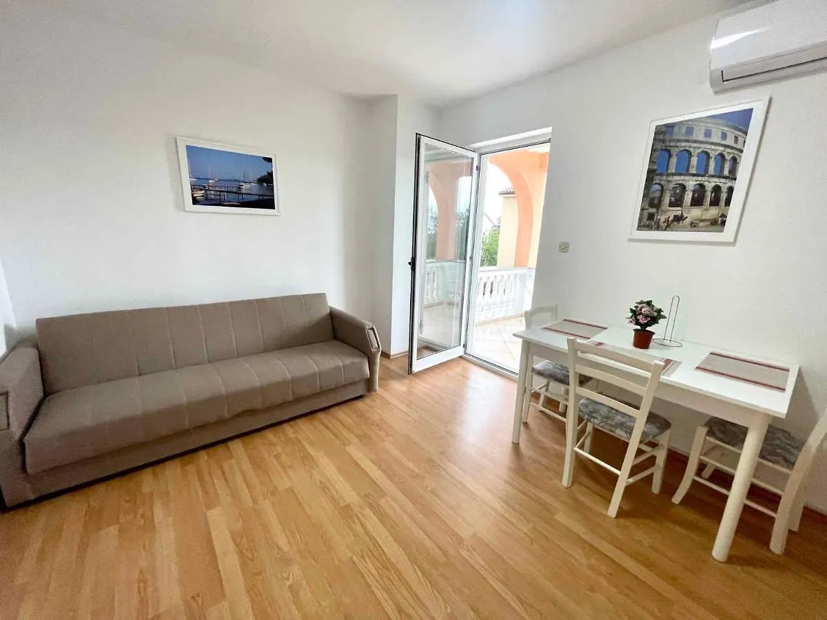 Apartments In Jadranovo 45258