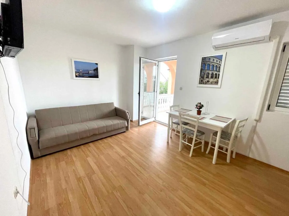 Apartments In Jadranovo 45258 Croatia