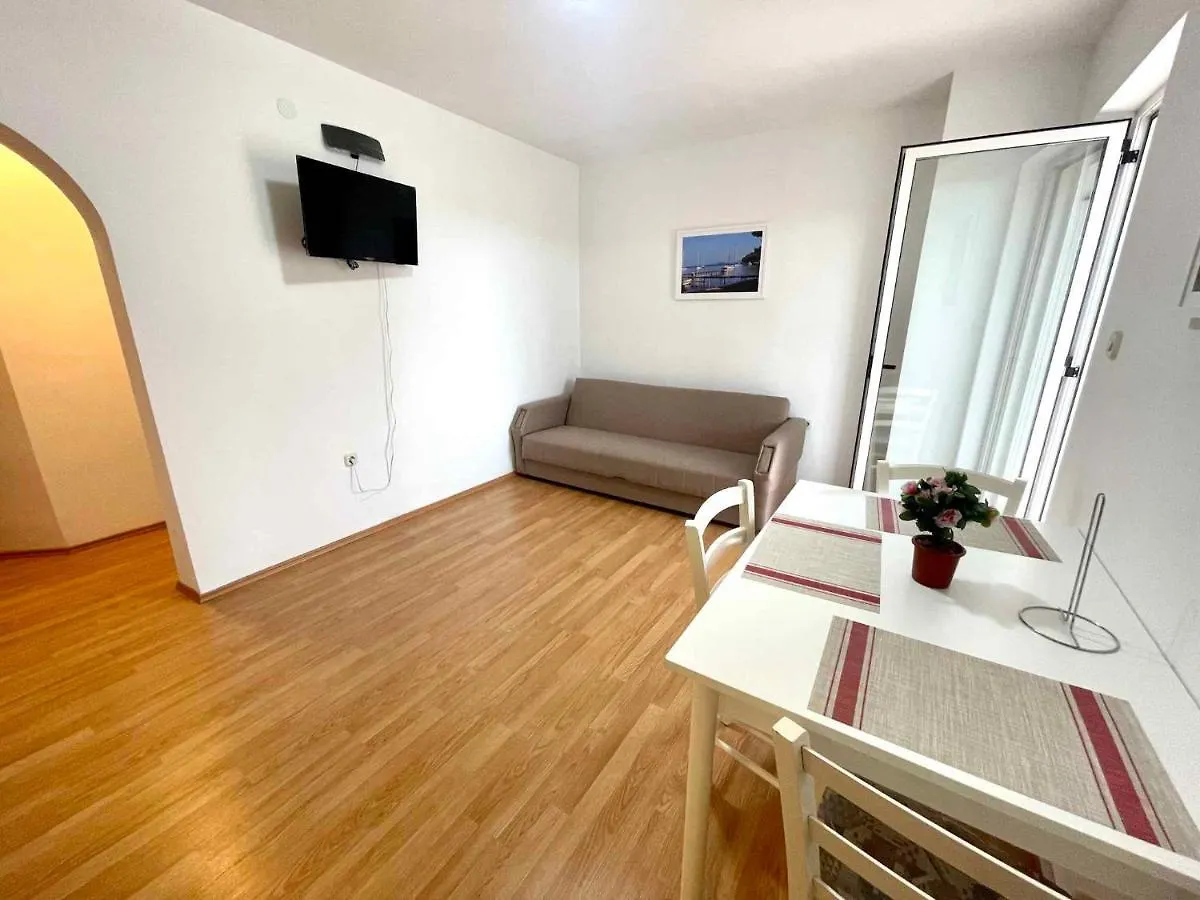 Apartments In Jadranovo 45258