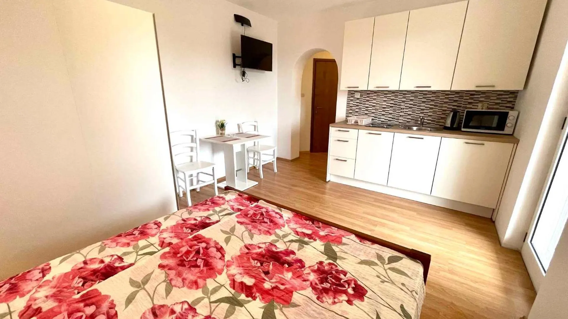 Apartments In Jadranovo 45258