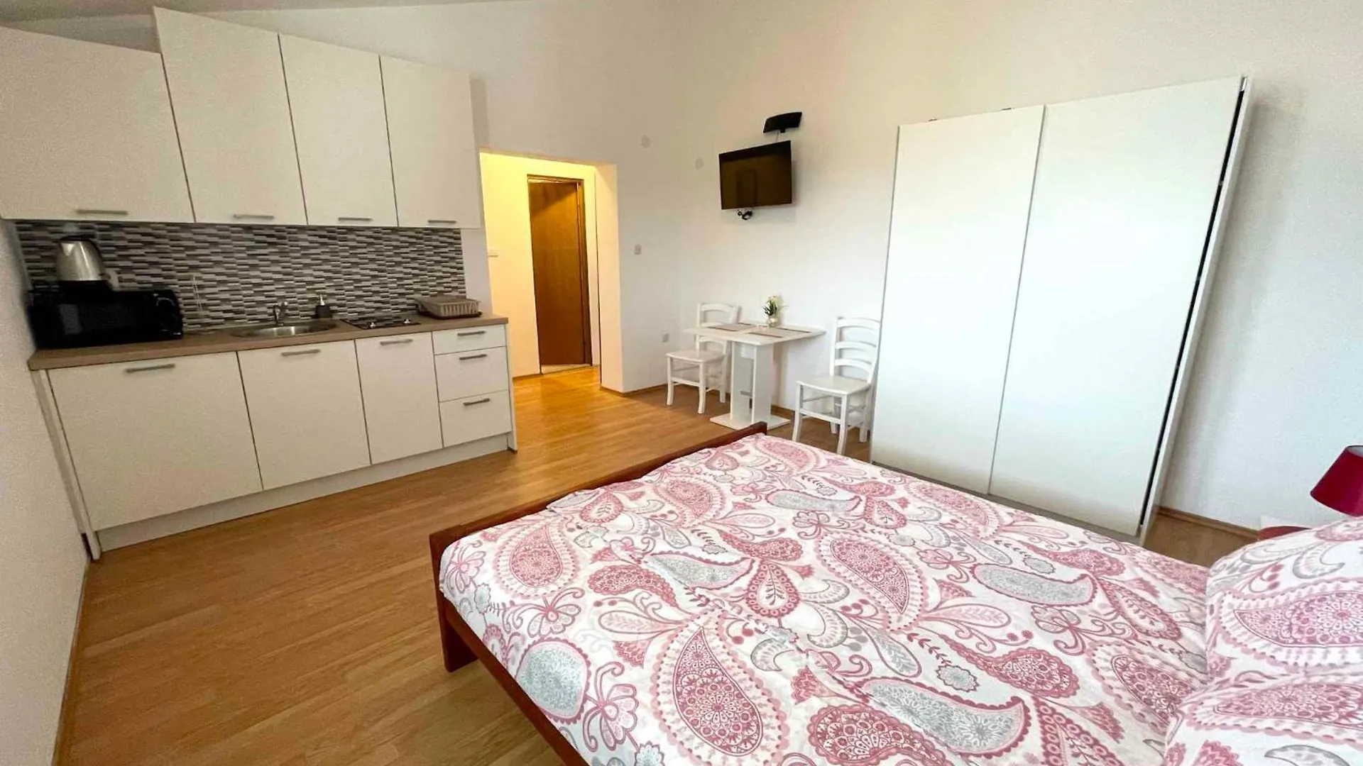 Apartments In Jadranovo 45258 Croatia